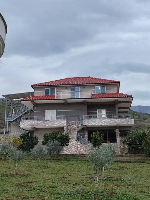 Guest House Ilir Берат Екстериор снимка