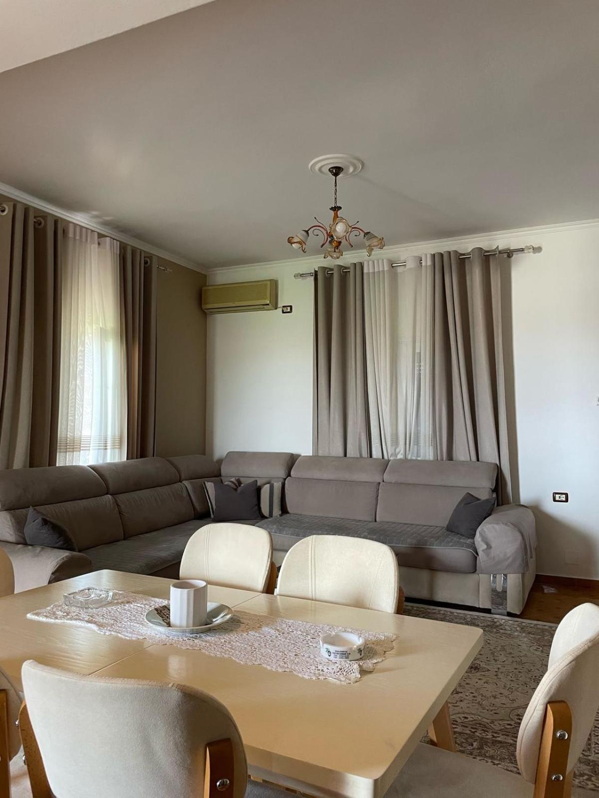Guest House Ilir Берат Екстериор снимка